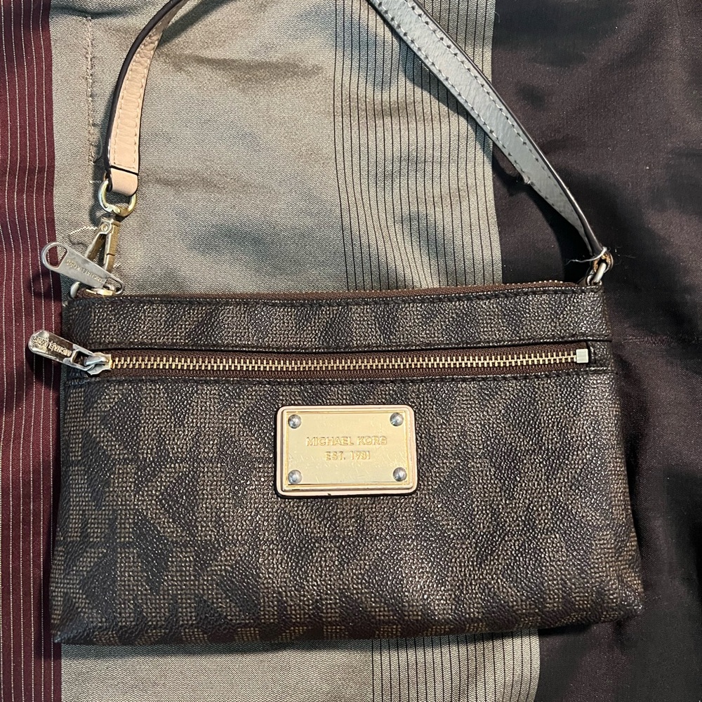 Michael Kors wristlet